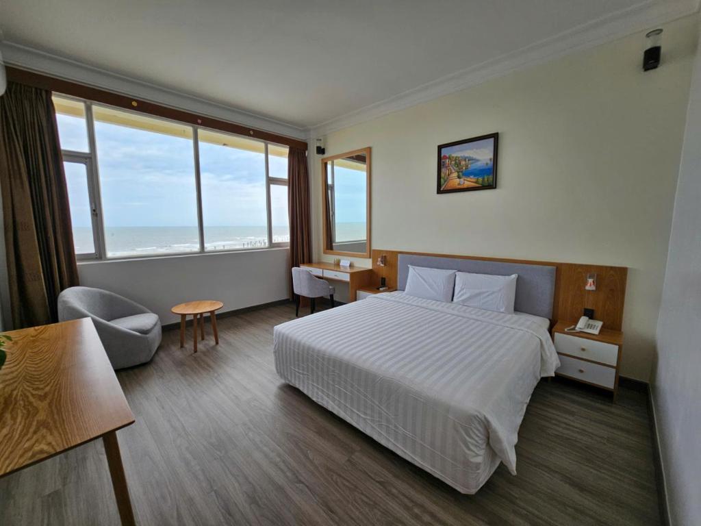 Immerse in Halong’s land-based comfort